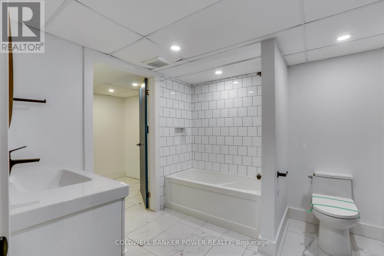 14 Mcleod Crescent, London North, Ontario  N5X 1S8 - Photo 35 - X12506660