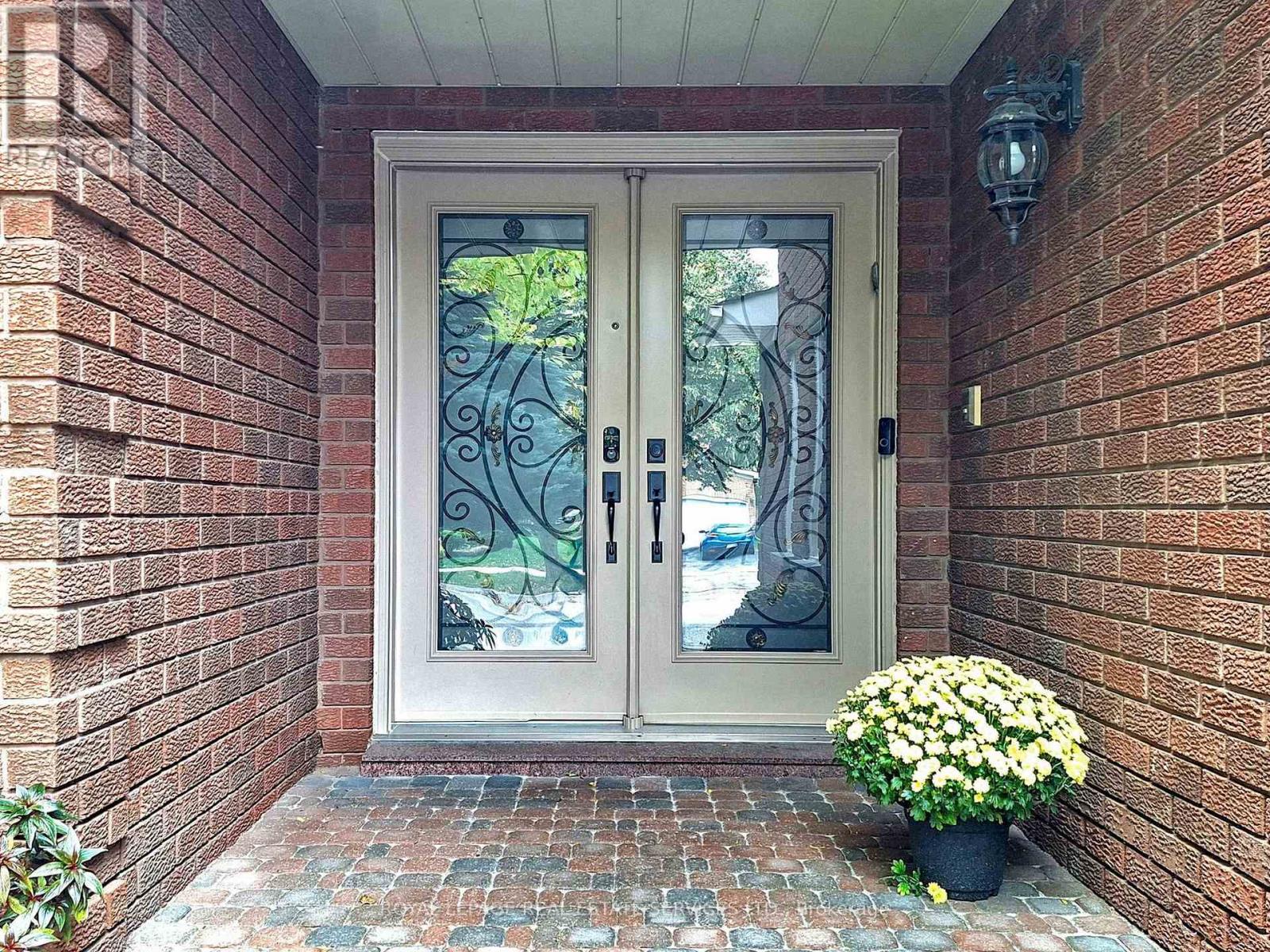 258 Westmount Boulevard, Vaughan, Ontario  L4J 7V9 - Photo 2 - N12506504