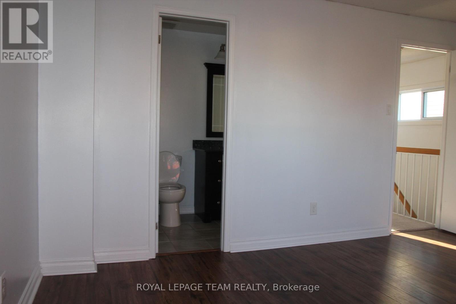 322 Des Epinettes Avenue, Ottawa, Ontario  K1E 2L6 - Photo 11 - X12240332