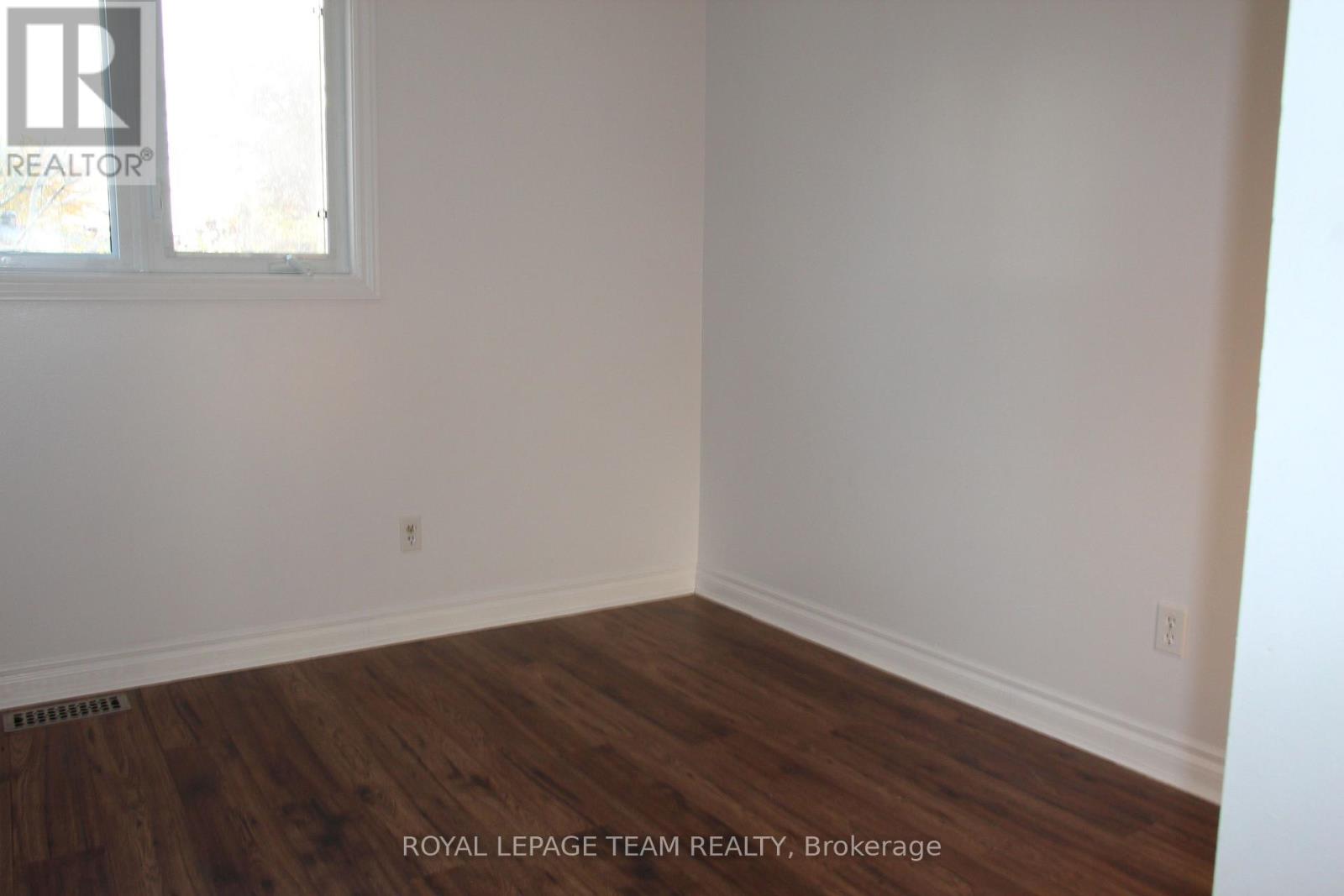 322 Des Epinettes Avenue, Ottawa, Ontario  K1E 2L6 - Photo 15 - X12240332