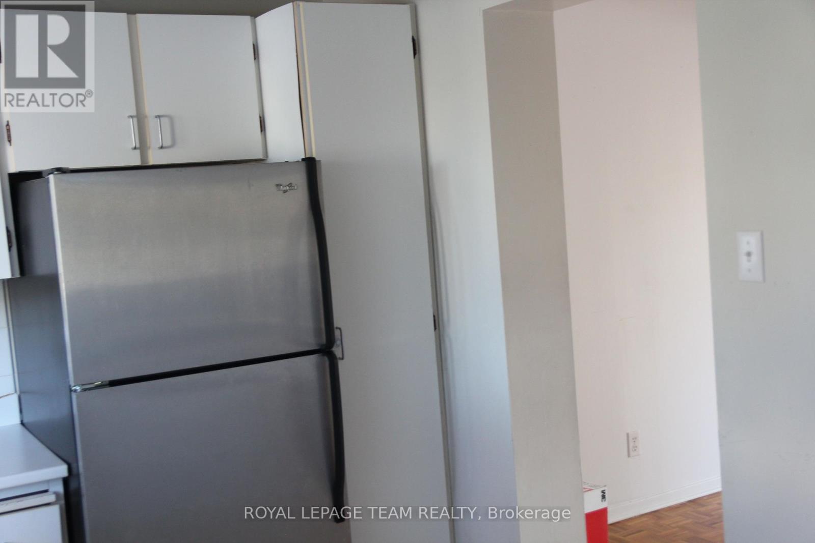 322 Des Epinettes Avenue, Ottawa, Ontario  K1E 2L6 - Photo 2 - X12240332