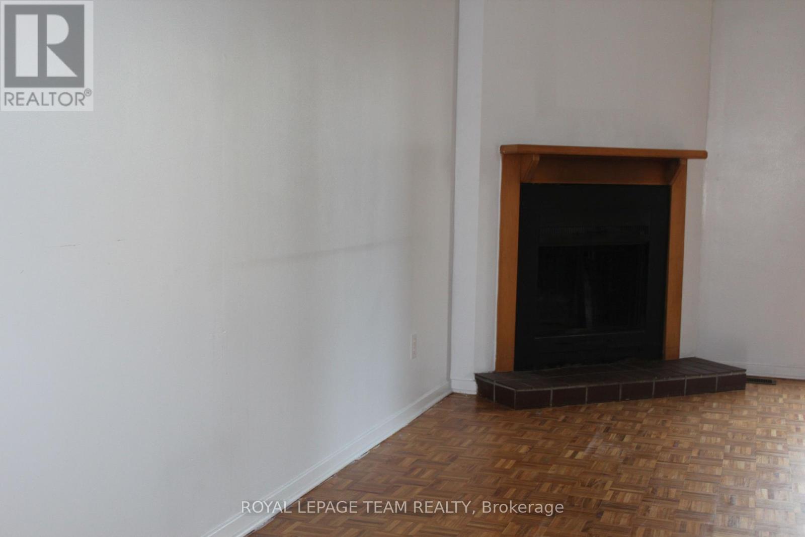 322 Des Epinettes Avenue, Ottawa, Ontario  K1E 2L6 - Photo 4 - X12240332