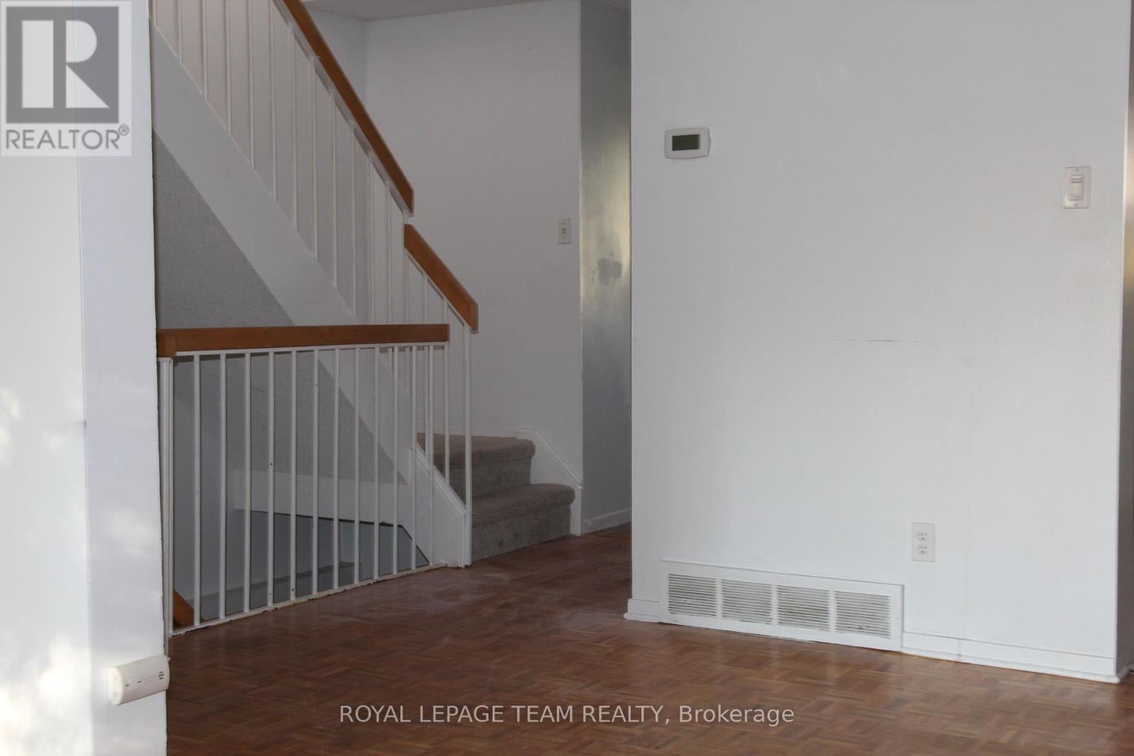 322 Des Epinettes Avenue, Ottawa, Ontario  K1E 2L6 - Photo 6 - X12240332