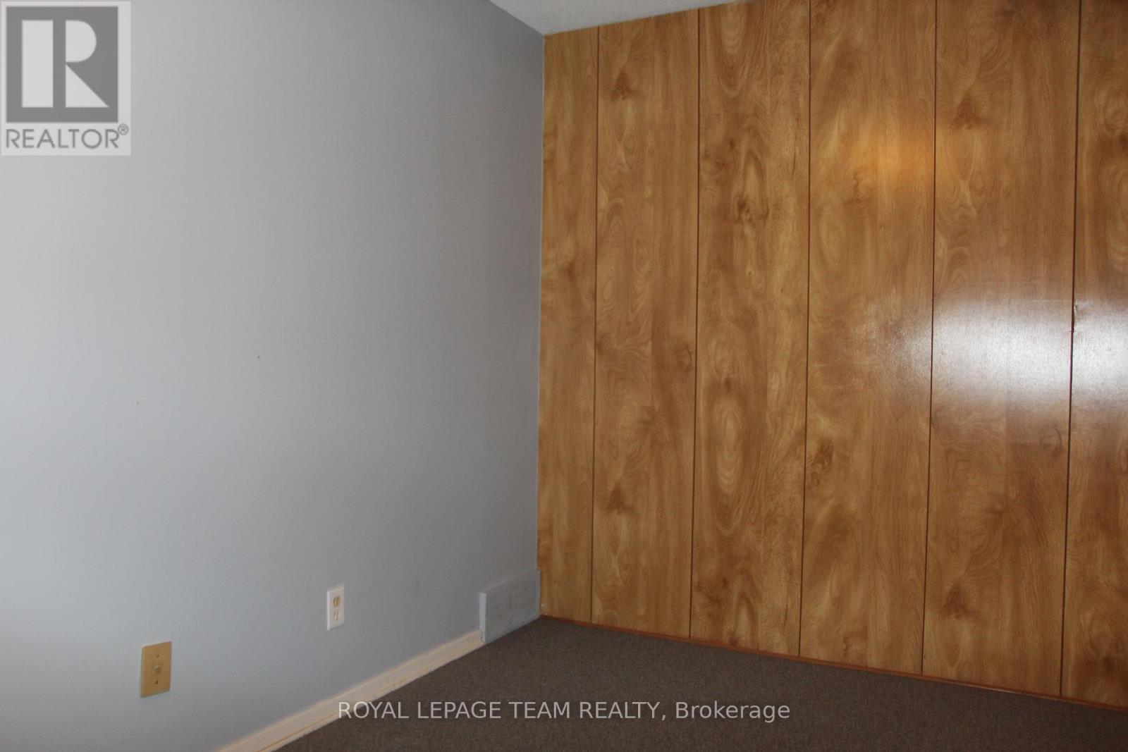 322 Des Epinettes Avenue, Ottawa, Ontario  K1E 2L6 - Photo 8 - X12240332