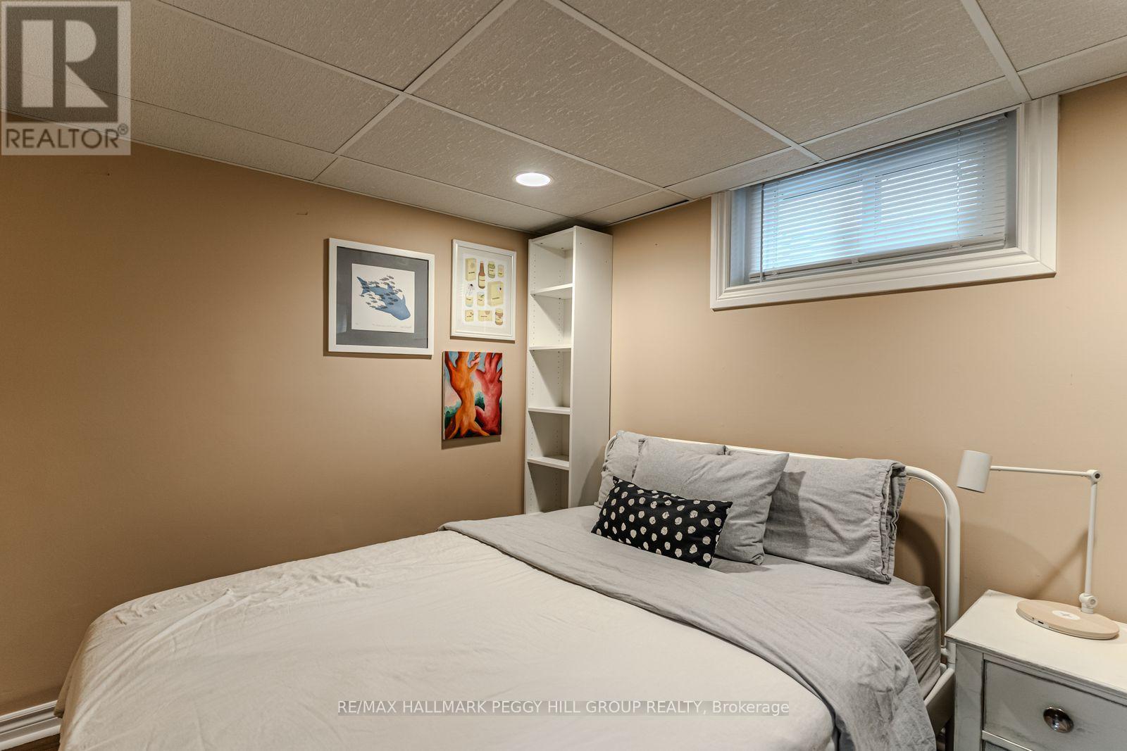 5 Newton Street, Barrie (Wellington), Ontario  L4M 3N2 - Photo 10 - S12506548