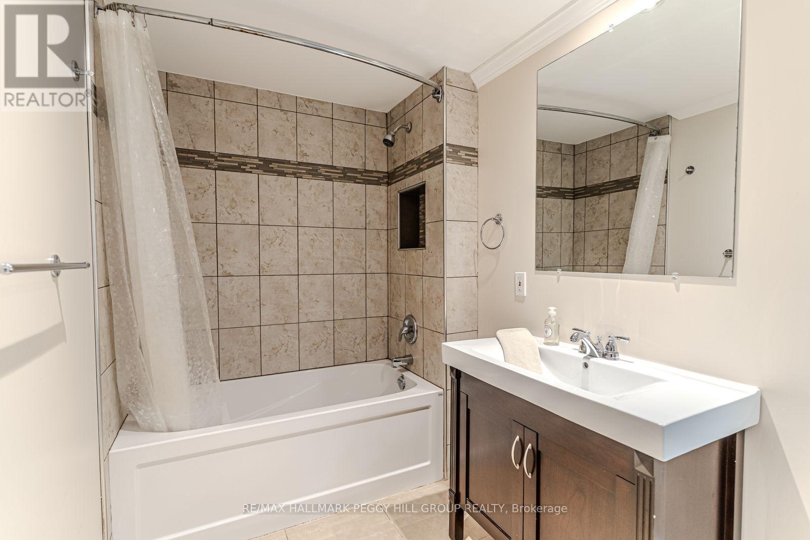 5 Newton Street, Barrie (Wellington), Ontario  L4M 3N2 - Photo 11 - S12506548