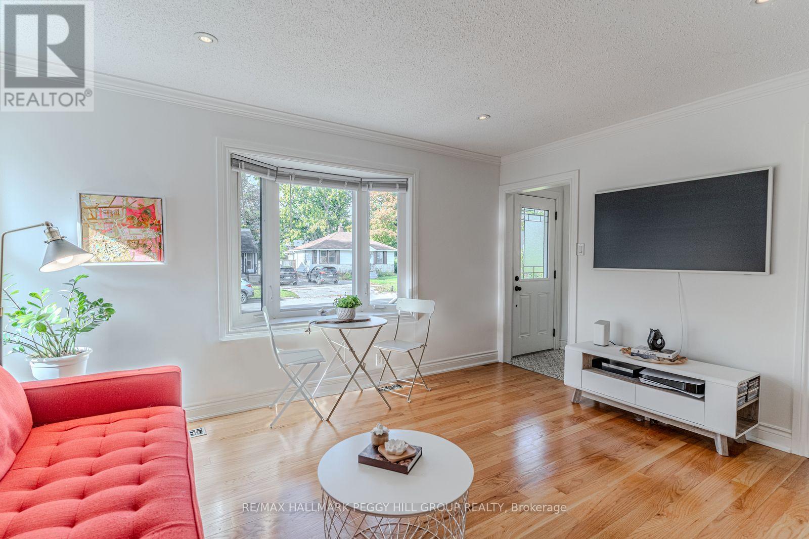 5 Newton Street, Barrie (Wellington), Ontario  L4M 3N2 - Photo 5 - S12506548