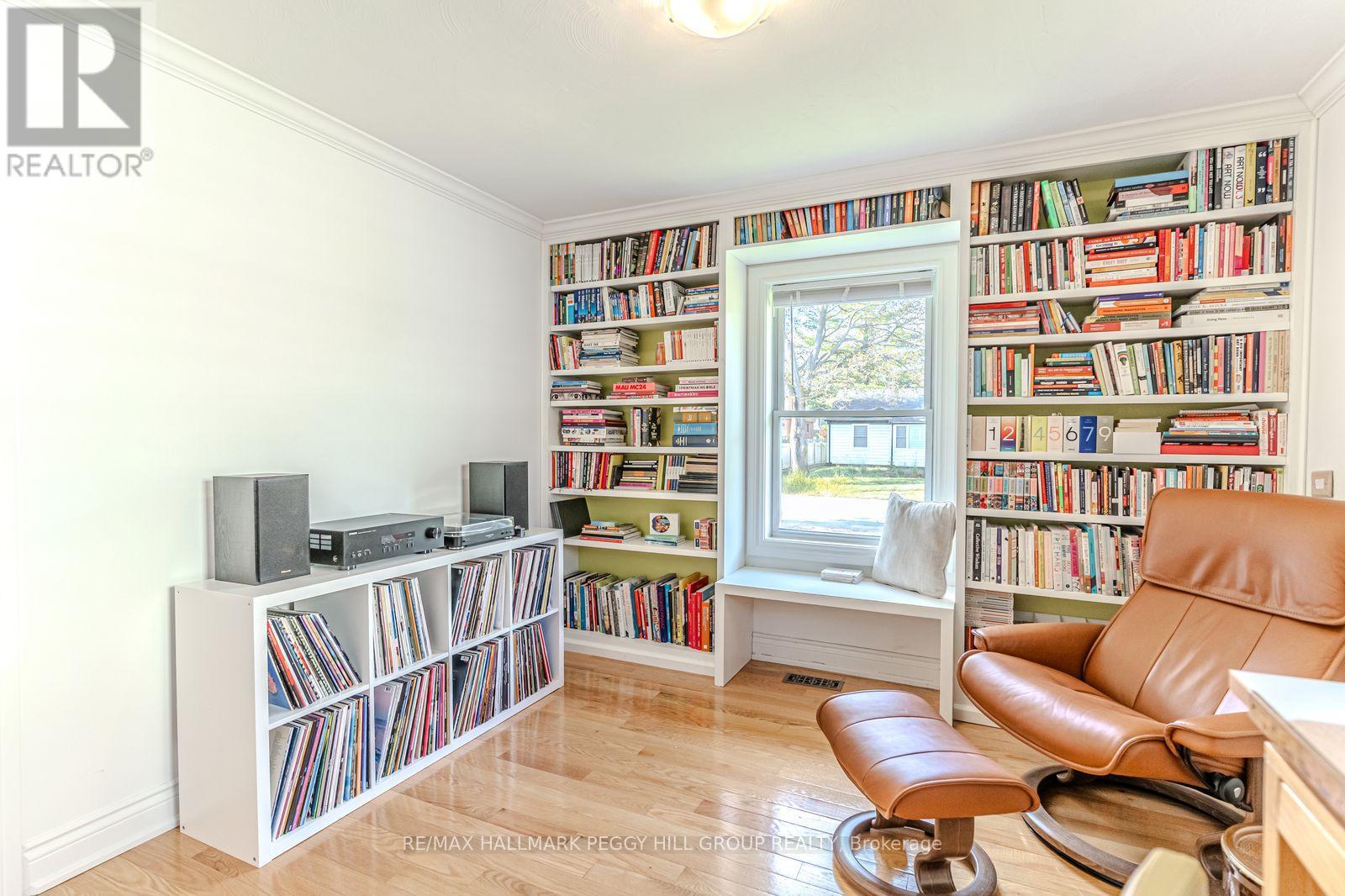 5 Newton Street, Barrie (Wellington), Ontario  L4M 3N2 - Photo 7 - S12506548