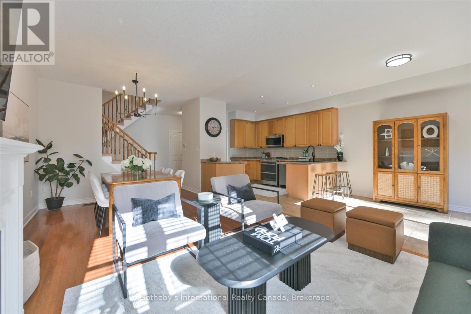 319 Ravineview Way, Oakville, Ontario L6H 6S6 - Photo 13 - W12506726