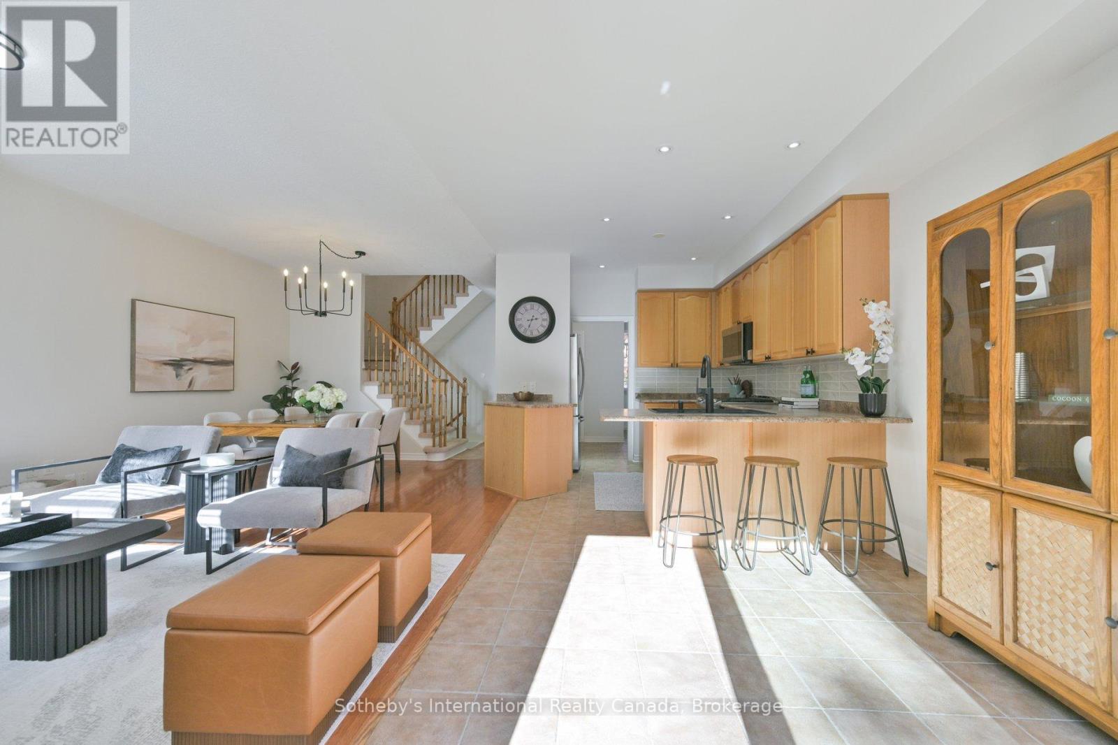 319 Ravineview Way, Oakville, Ontario L6H 6S6 - Photo 14 - W12506726