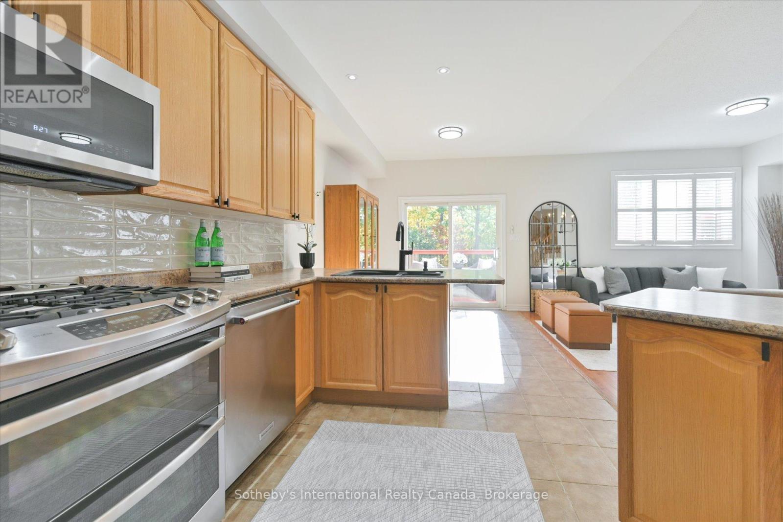 319 Ravineview Way, Oakville, Ontario L6H 6S6 - Photo 17 - W12506726