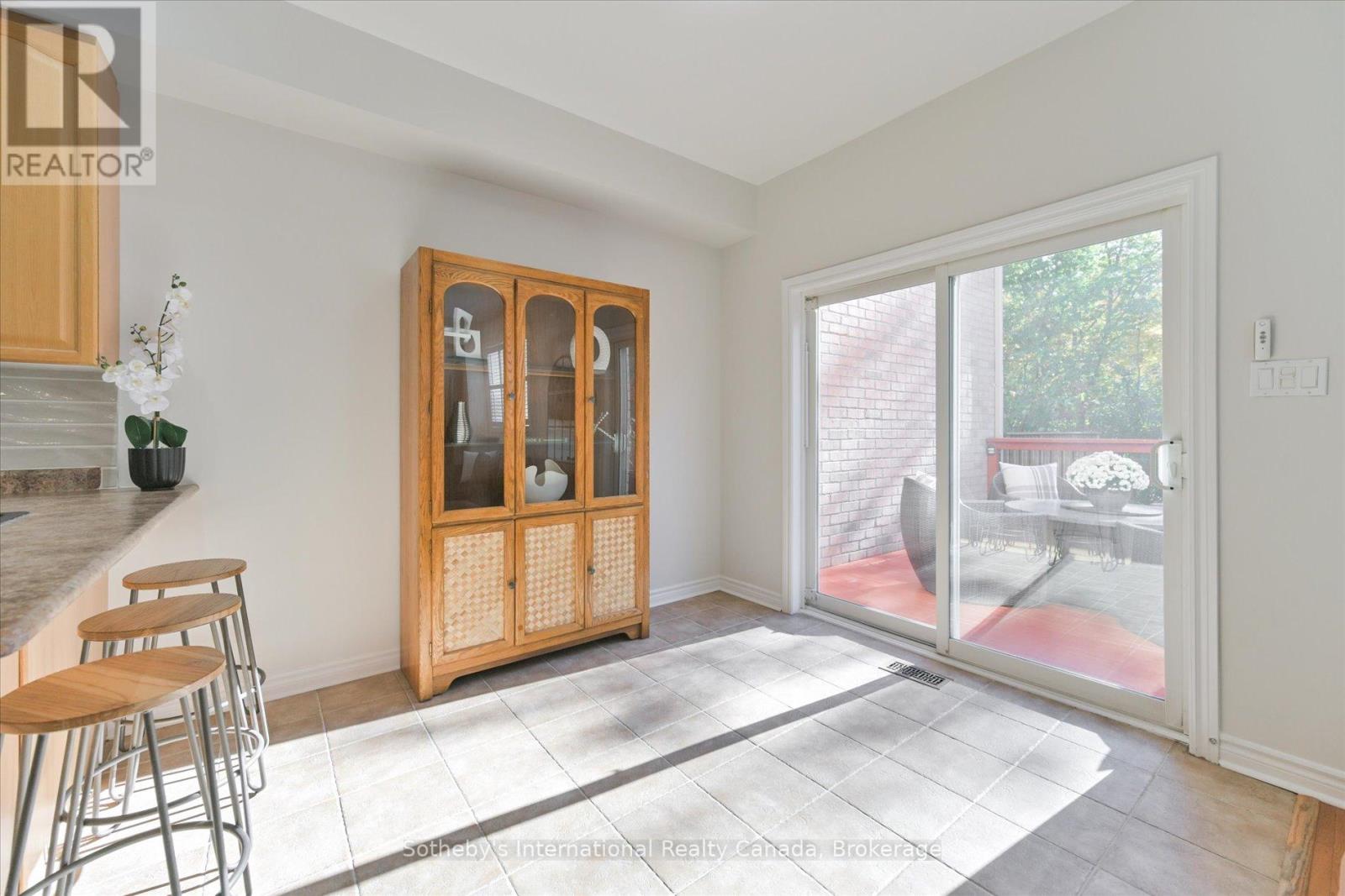 319 Ravineview Way, Oakville, Ontario L6H 6S6 - Photo 18 - W12506726