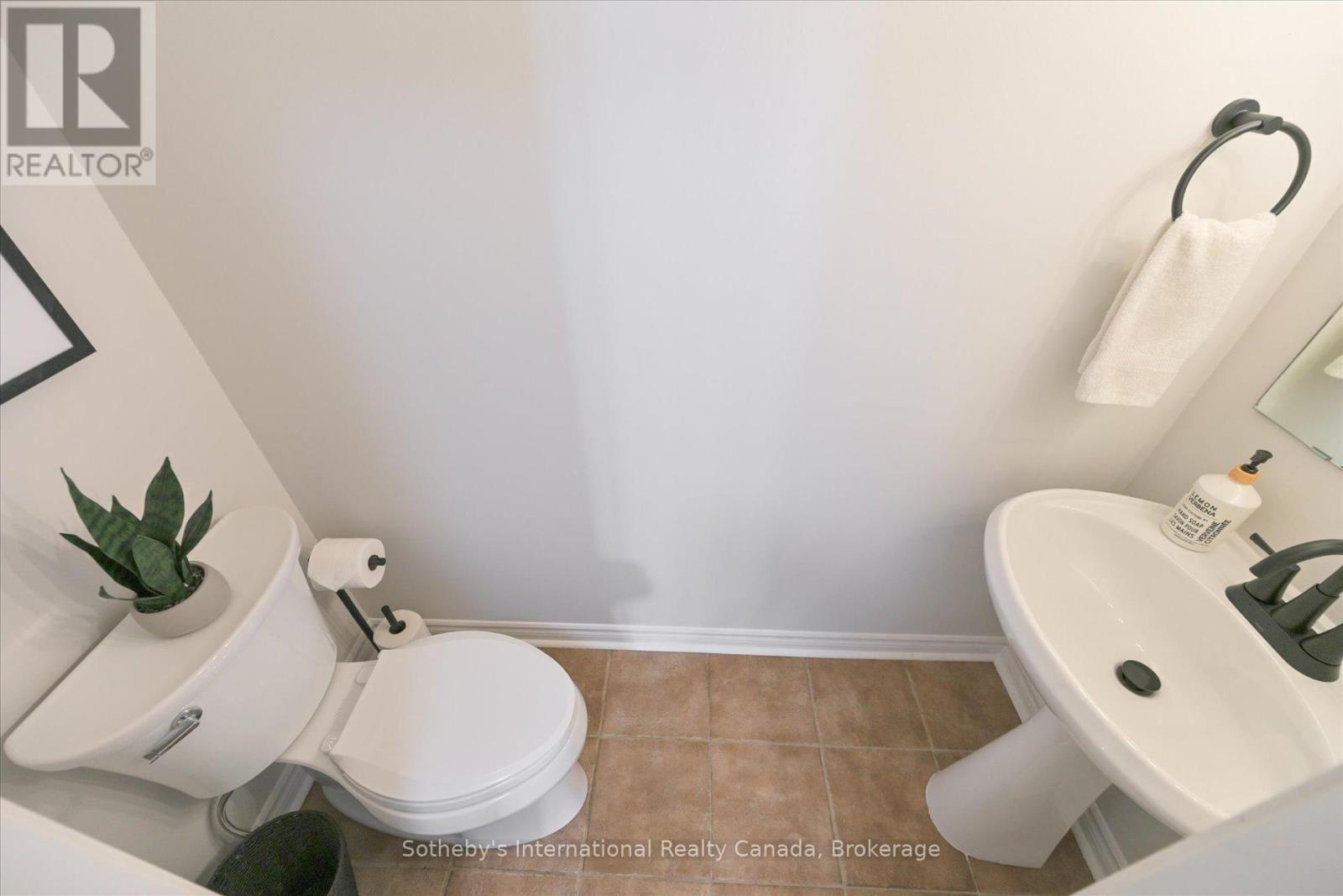 319 Ravineview Way, Oakville, Ontario L6H 6S6 - Photo 19 - W12506726