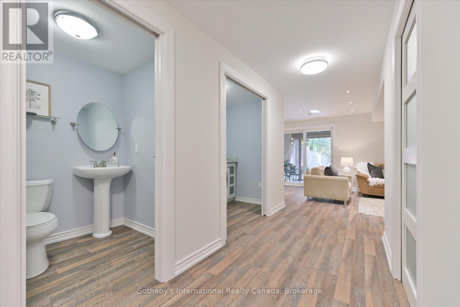 319 Ravineview Way, Oakville, Ontario L6H 6S6 - Photo 33 - W12506726