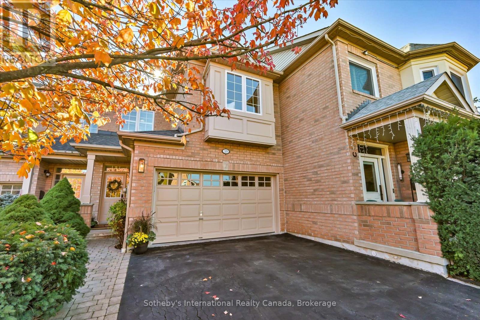 319 Ravineview Way, Oakville, Ontario L6H 6S6 - Photo 4 - W12506726