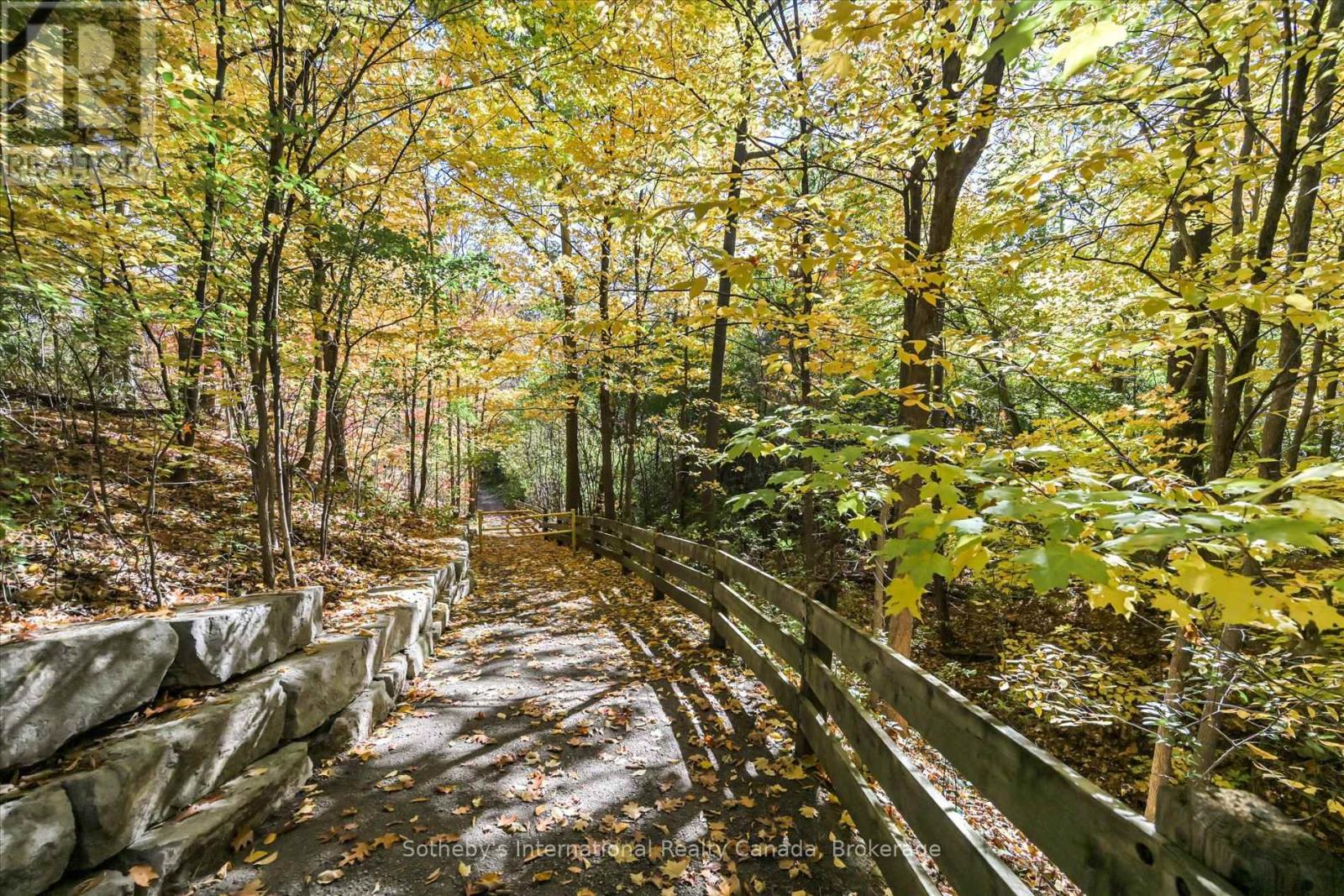 319 Ravineview Way, Oakville, Ontario L6H 6S6 - Photo 45 - W12506726