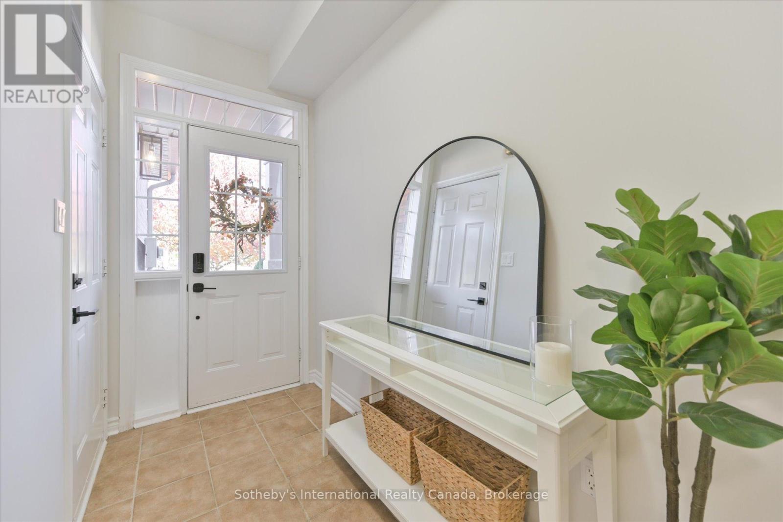 319 Ravineview Way, Oakville, Ontario L6H 6S6 - Photo 6 - W12506726