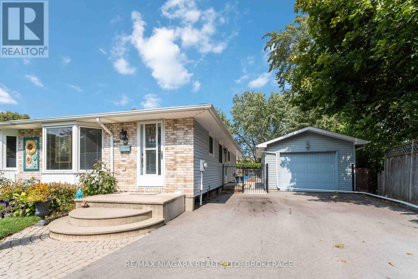 8 Huntingwood Gate, St. Catharines (Lakeport), Ontario  L2N 4J9 - Photo 2 - X12506684