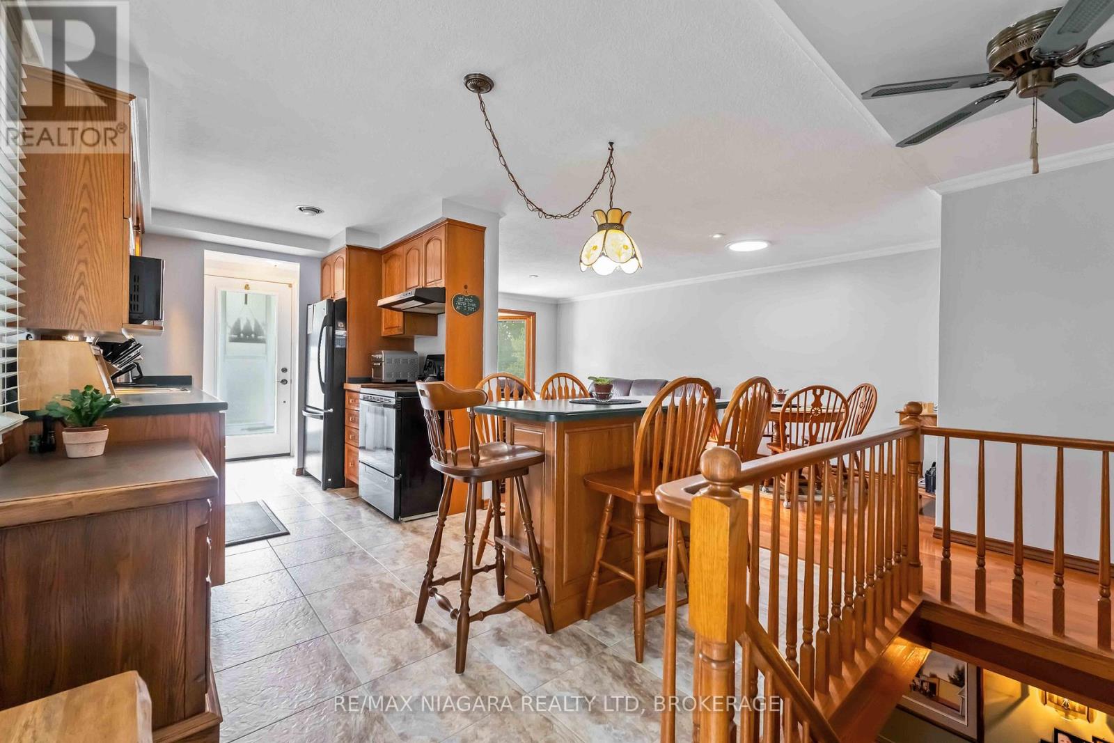 8 Huntingwood Gate, St. Catharines (Lakeport), Ontario  L2N 4J9 - Photo 5 - X12506684