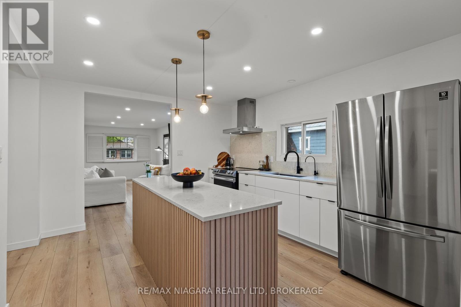 9 SHELLEY AVENUE, st. catharines (port dalhousie), Ontario