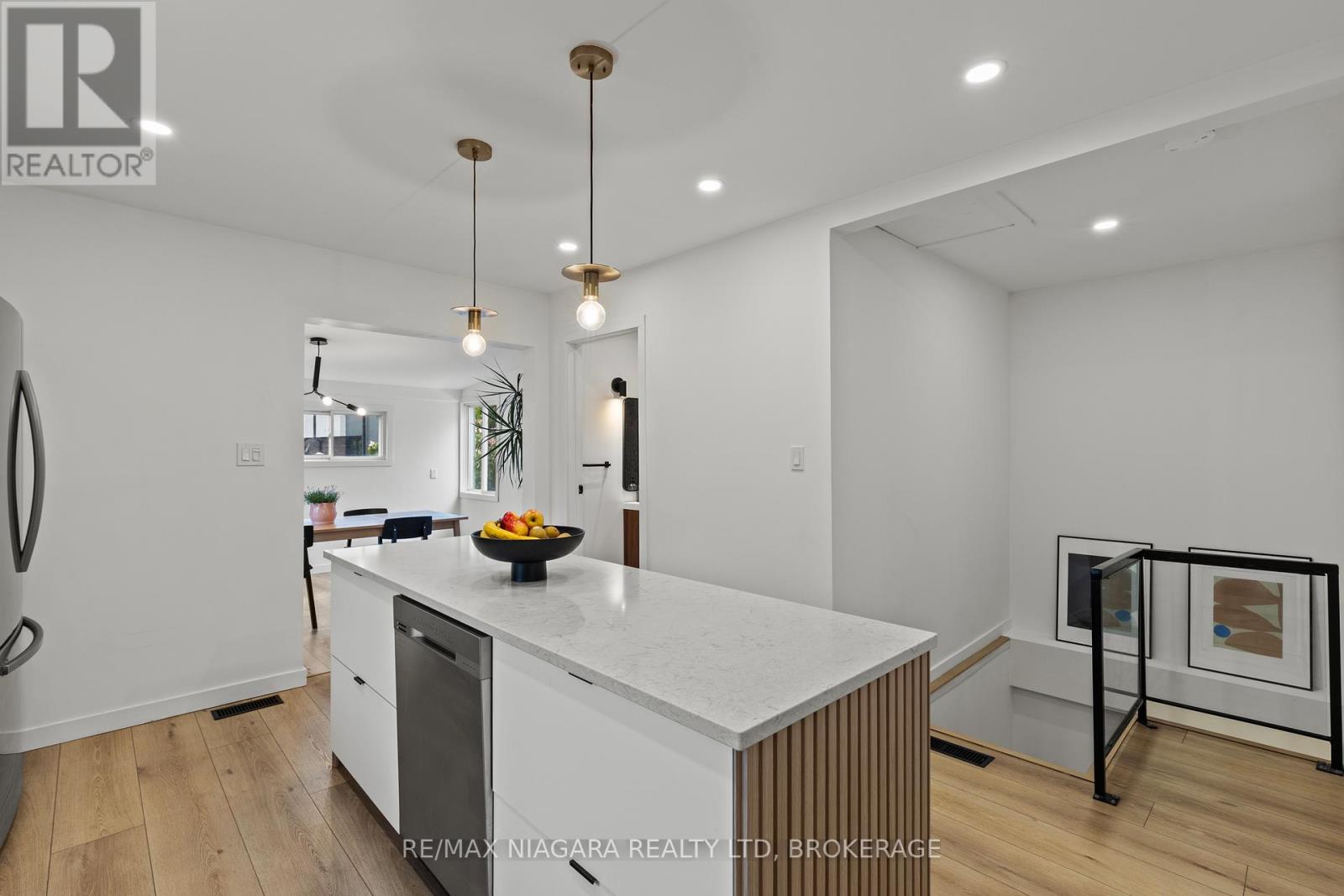 9 Shelley Avenue, St. Catharines (Port Dalhousie), Ontario  L2N 5L4 - Photo 8 - X12506710