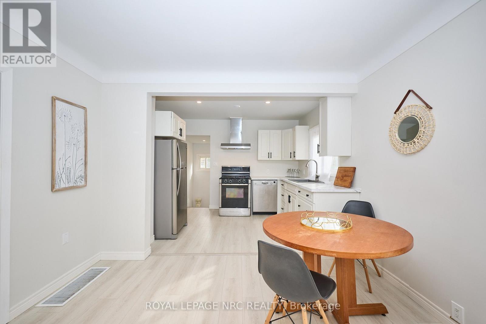 10 Fairburn Avenue, St. Catharines, Ontario  L2T 1B2 - Photo 5 - X12506844