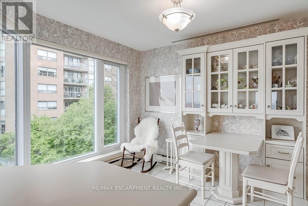 23 - 2220 Lakeshore Road, Burlington, Ontario  L7R 4G7 - Photo 21 - W12181873