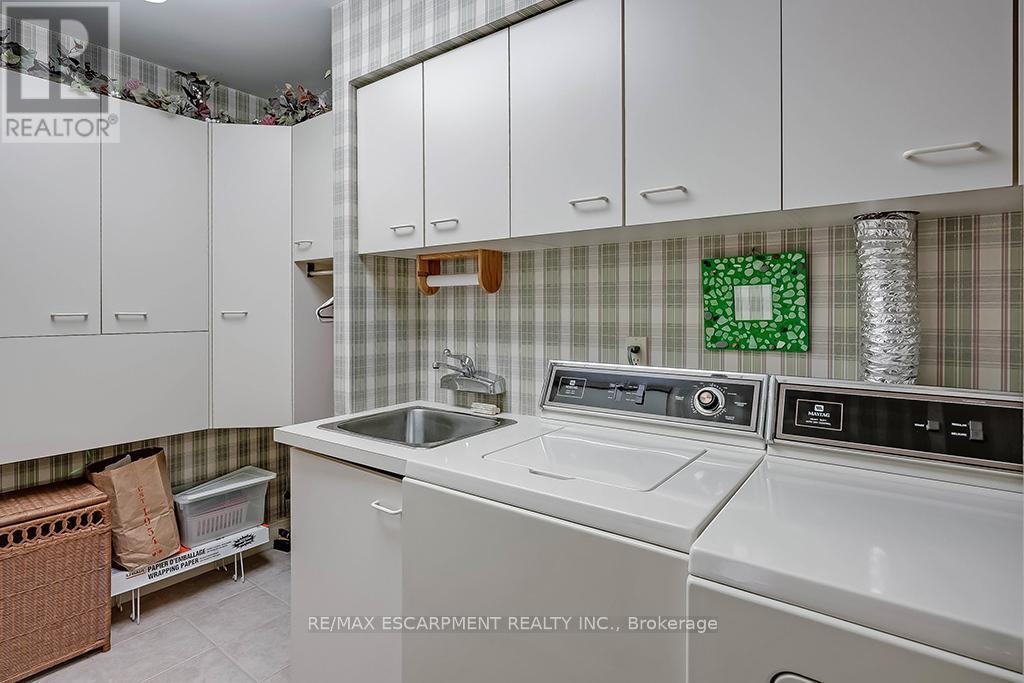 23 - 2220 Lakeshore Road, Burlington, Ontario  L7R 4G7 - Photo 36 - W12181873