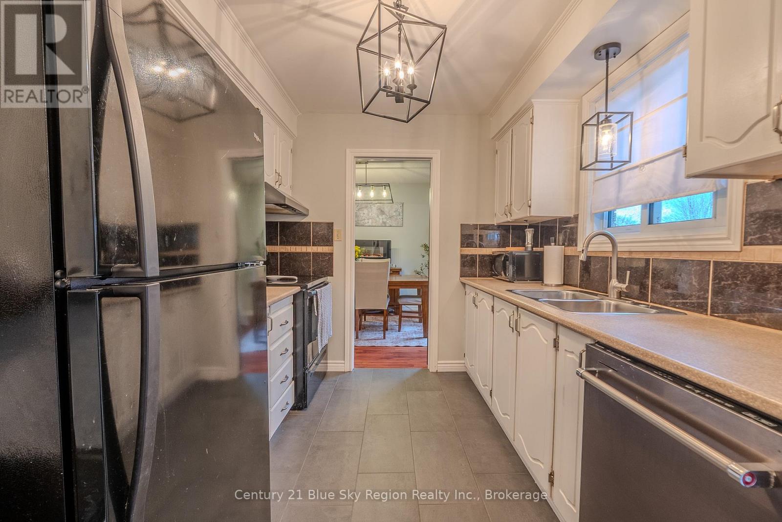 22 Kathryn Crescent, North Bay, Ontario P1B 8P4 - Photo 8 - X12506716