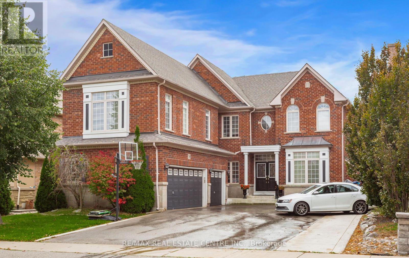 26 SAINT HUBERT DRIVE, Brampton, Ontario