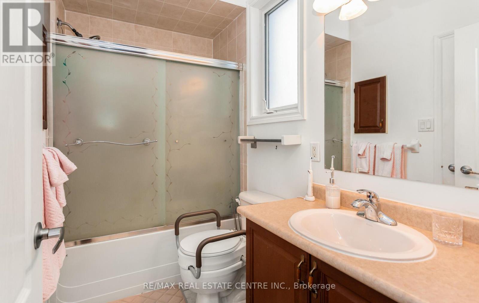 26 Saint Hubert Drive, Brampton, Ontario  L6P 1V7 - Photo 43 - W12506454