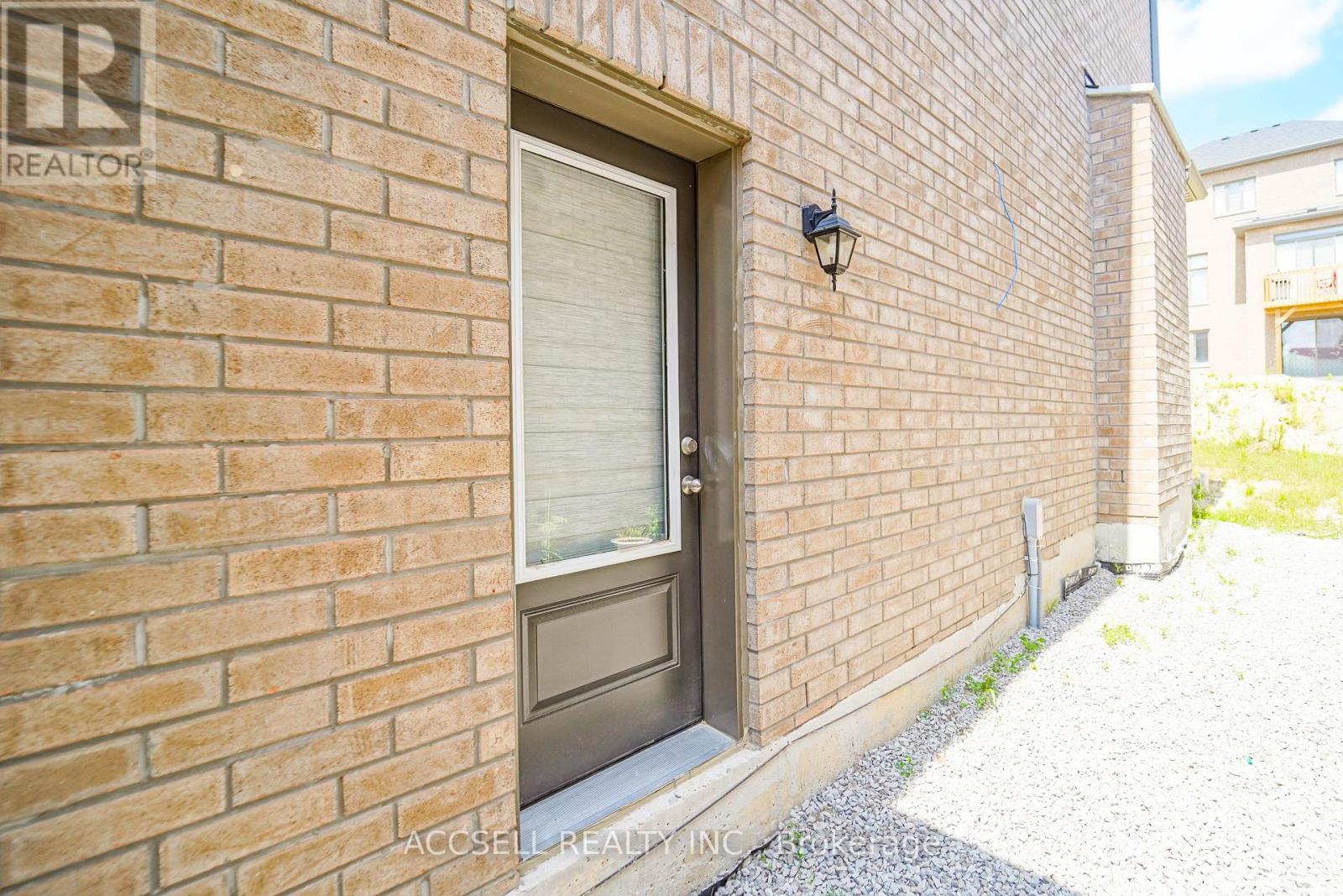 95 James Walker Avenue, Caledon, Ontario  L7C 4N1 - Photo 6 - W12506462