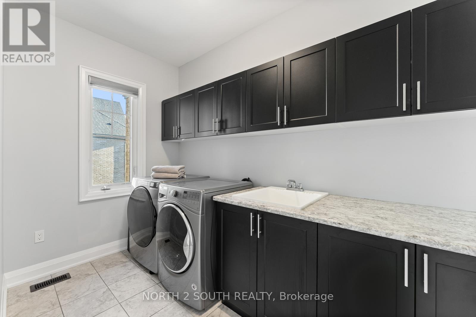 138 Degrey Drive, Brampton, Ontario L6P 4L7 - Photo 35 - W12506478