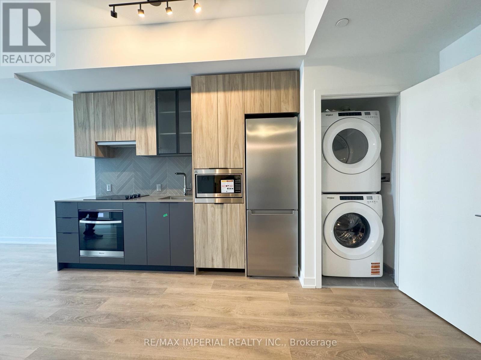 526 - 1037 The Queensway, Toronto, Ontario  M8Z 6C7 - Photo 4 - W12506540