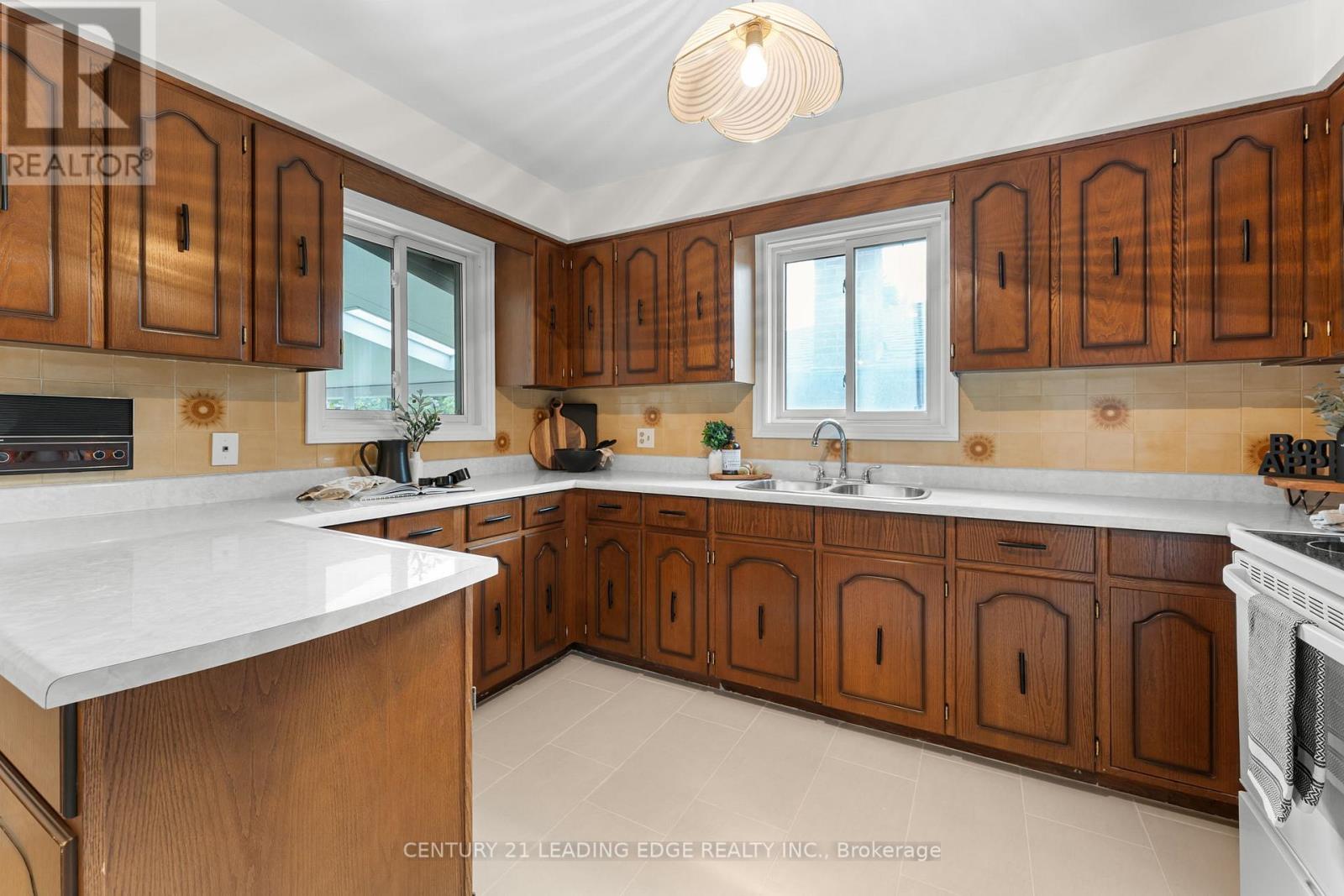 27 Murray Road, Toronto, Ontario  M3K 1T3 - Photo 17 - W12506546