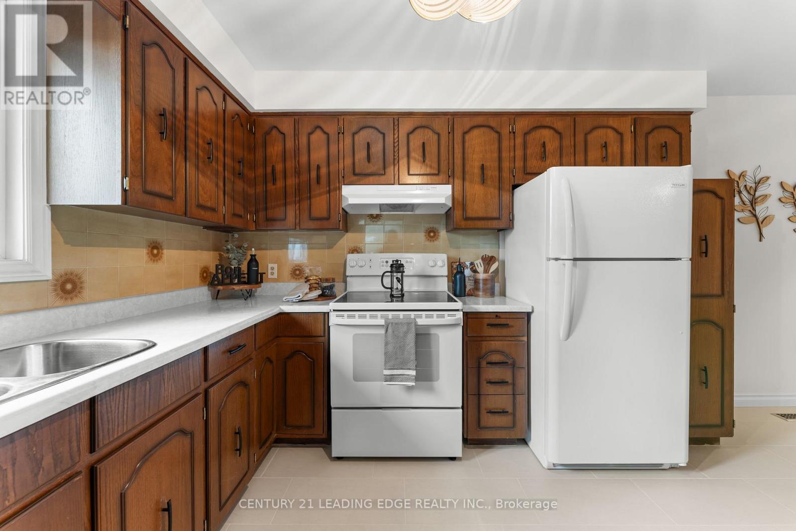 27 Murray Road, Toronto, Ontario  M3K 1T3 - Photo 18 - W12506546