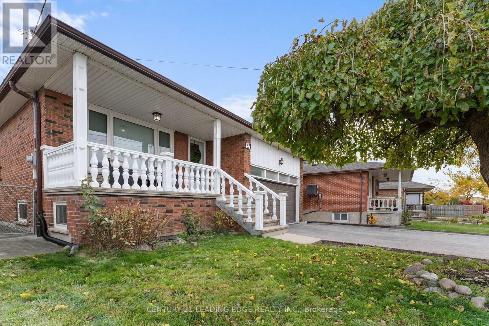 27 Murray Road, Toronto, Ontario  M3K 1T3 - Photo 2 - W12506546