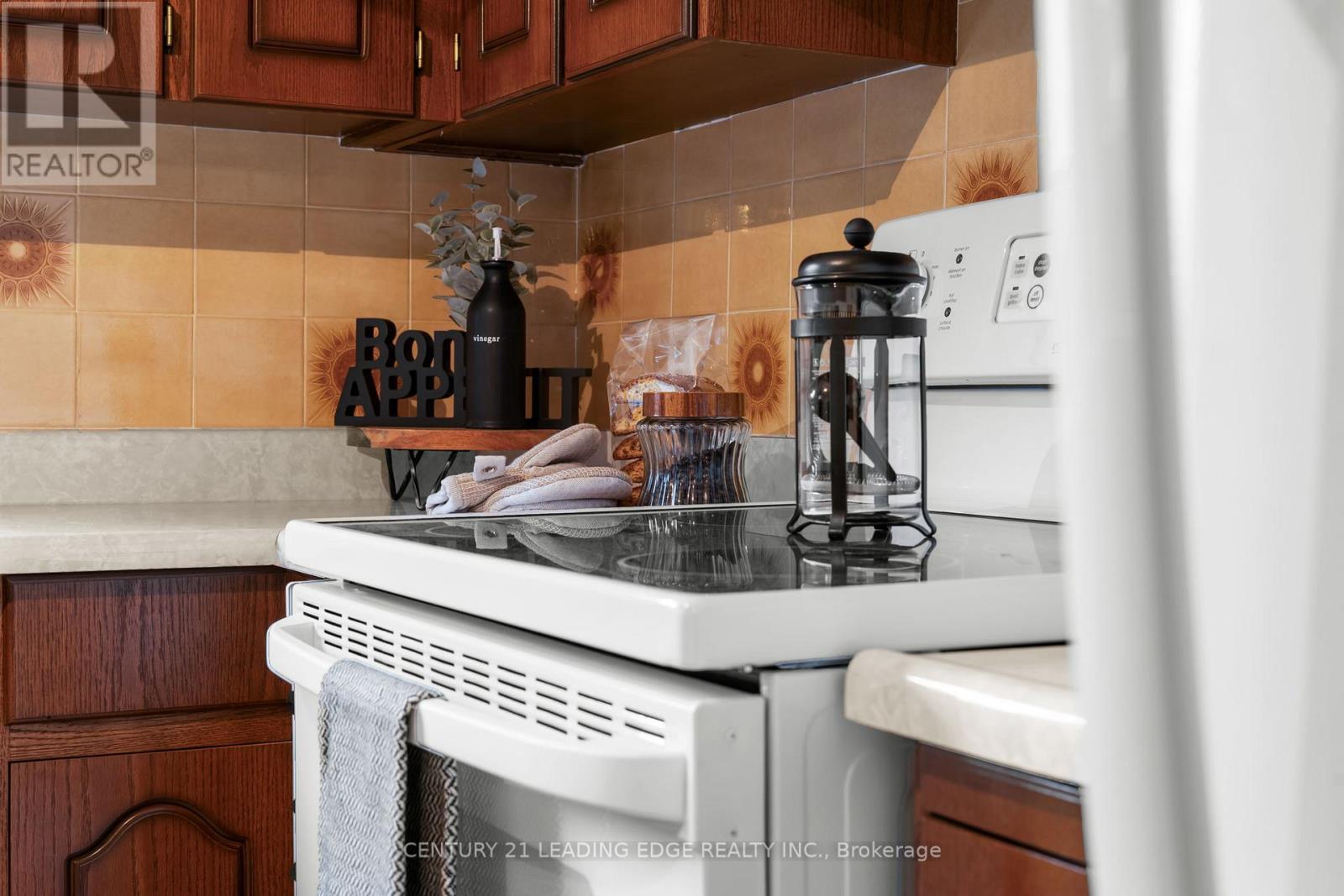 27 Murray Road, Toronto, Ontario  M3K 1T3 - Photo 21 - W12506546