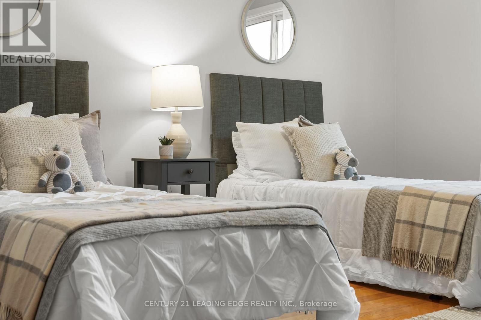 27 Murray Road, Toronto, Ontario  M3K 1T3 - Photo 37 - W12506546