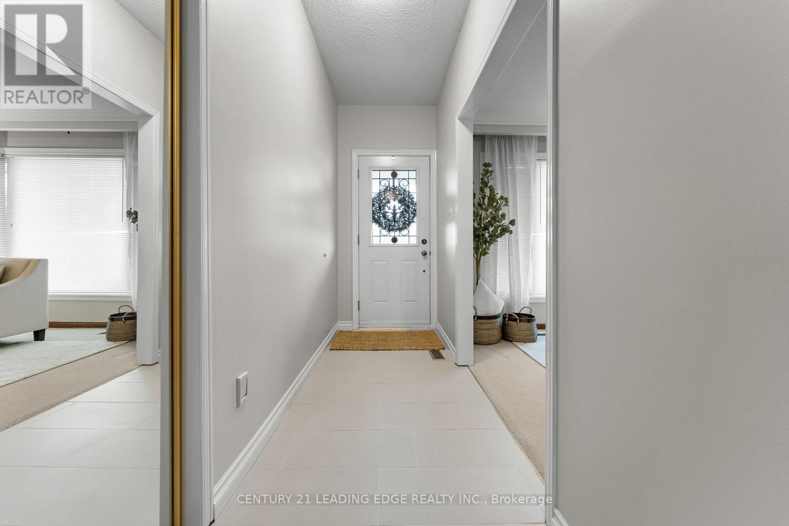 27 Murray Road, Toronto, Ontario  M3K 1T3 - Photo 6 - W12506546