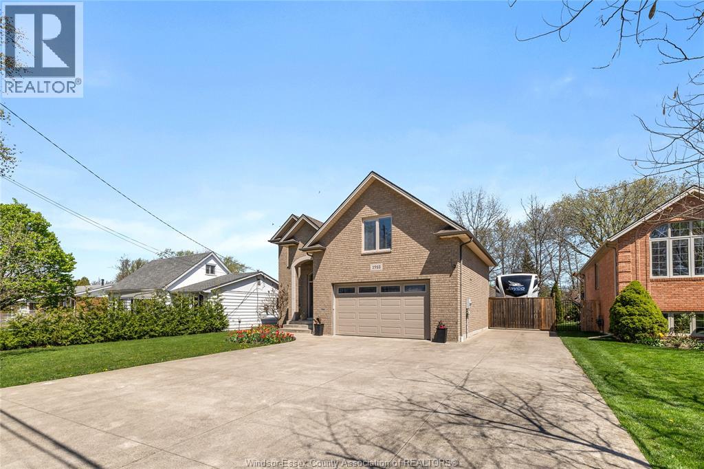 1918 Shawnee Road, Tecumseh, Ontario N8N 1S8 - Photo 2 - 25027925