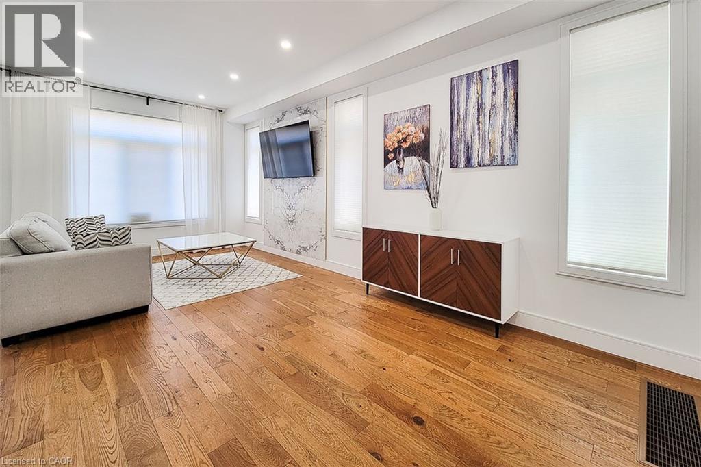 87 Mcknight Avenue, Hamilton, Ontario L8B 0T8 - Photo 4 - 40785474