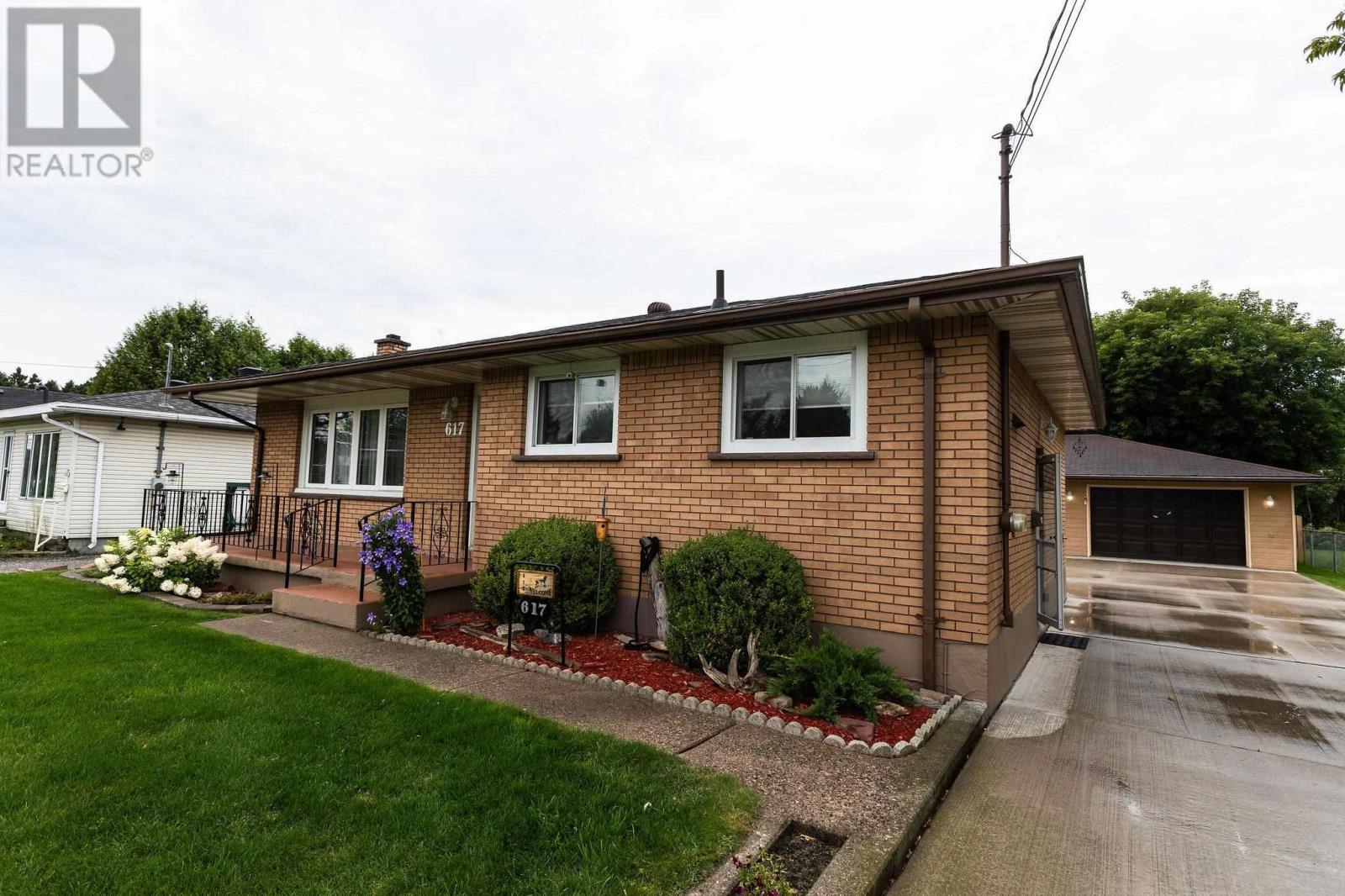 617 Boundary Rd, Sault Ste. Marie, Ontario P6A 5C5 - Photo 4 - SM252427