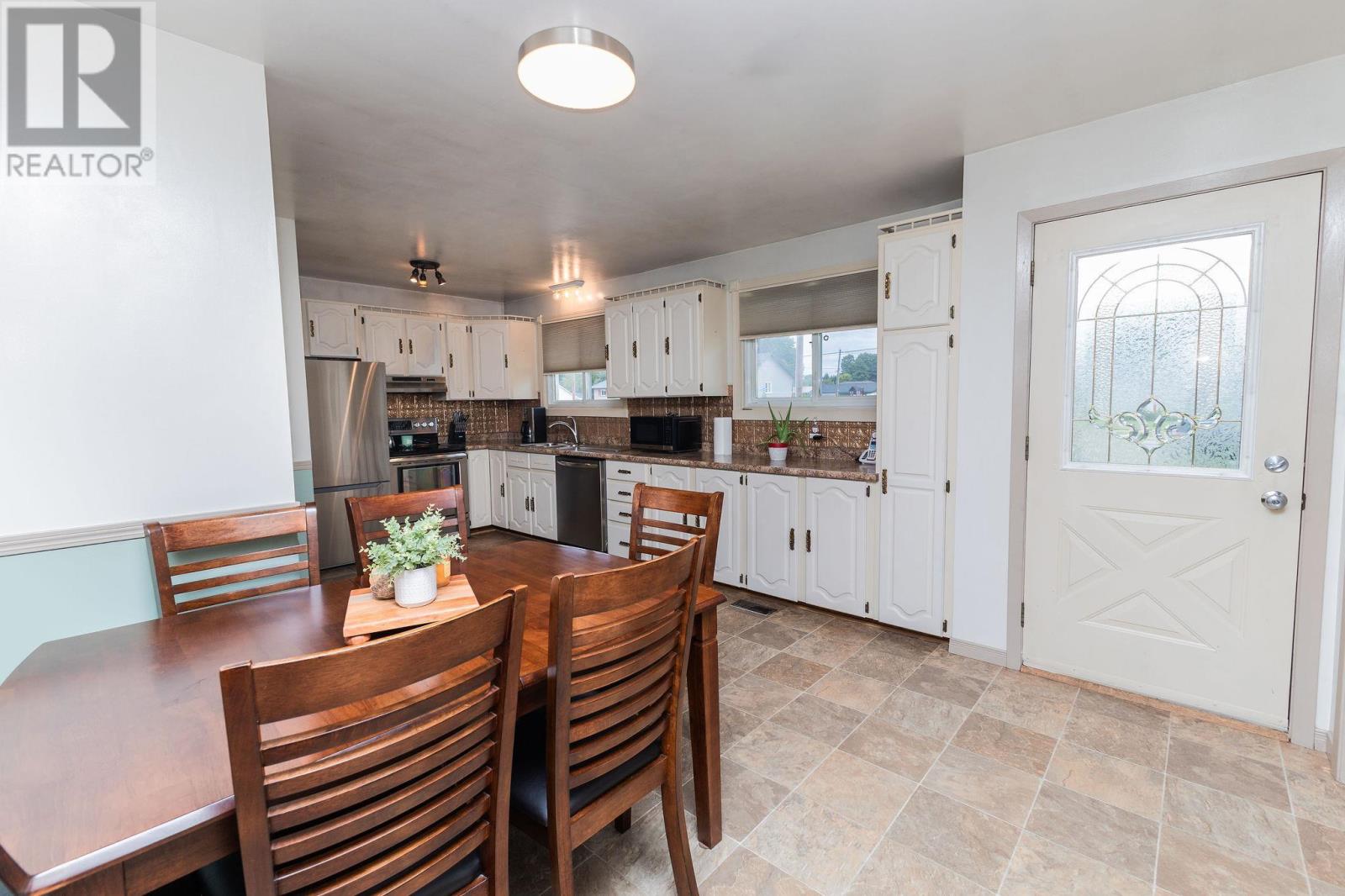 617 Boundary Rd, Sault Ste. Marie, Ontario P6A 5C5 - Photo 5 - SM252427