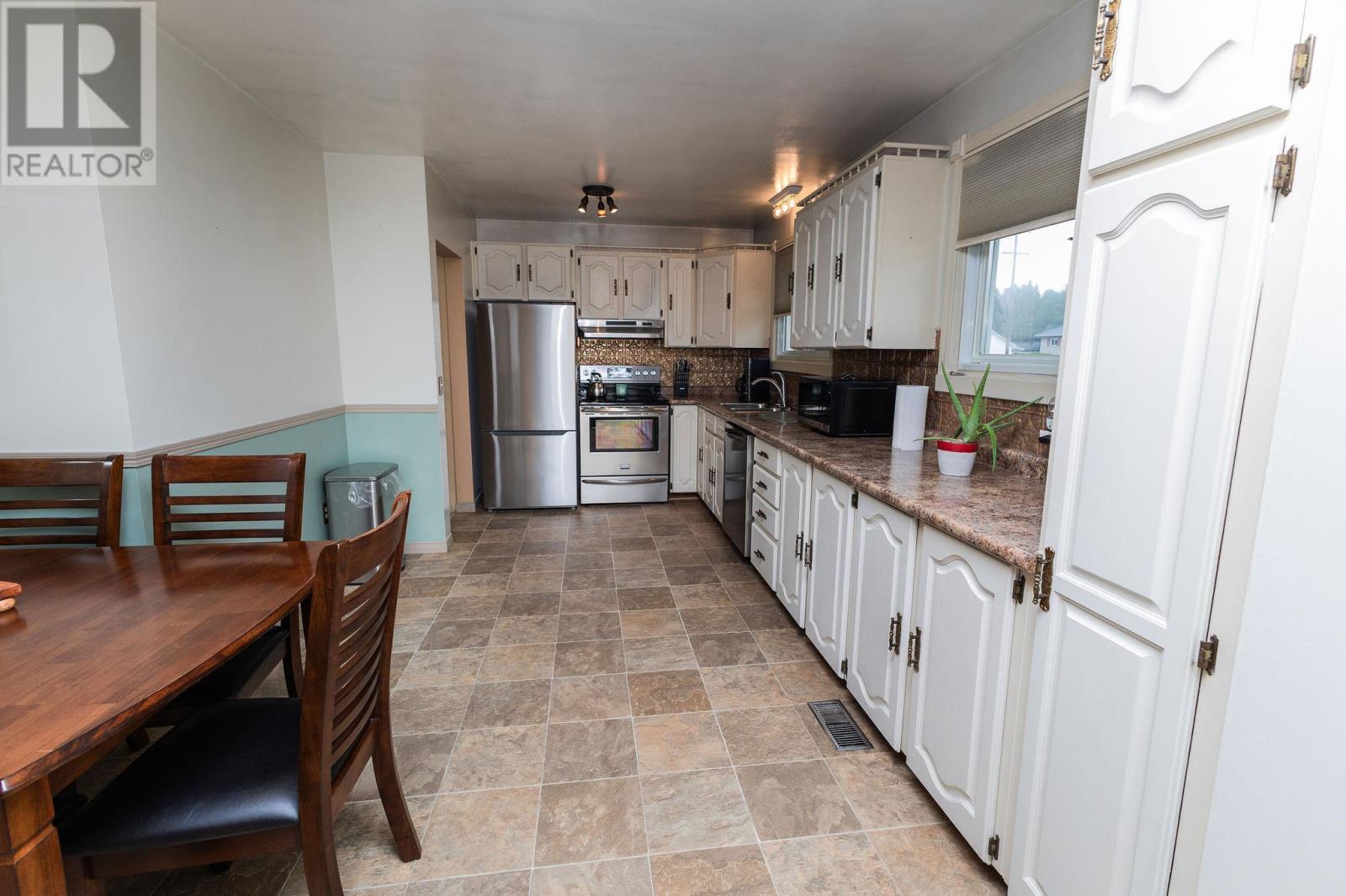 617 Boundary Rd, Sault Ste. Marie, Ontario P6A 5C5 - Photo 6 - SM252427