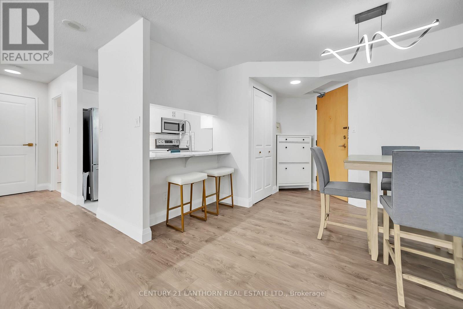 205 - 350 Front Street, Belleville, Ontario  K8N 5M5 - Photo 3 - X12506700