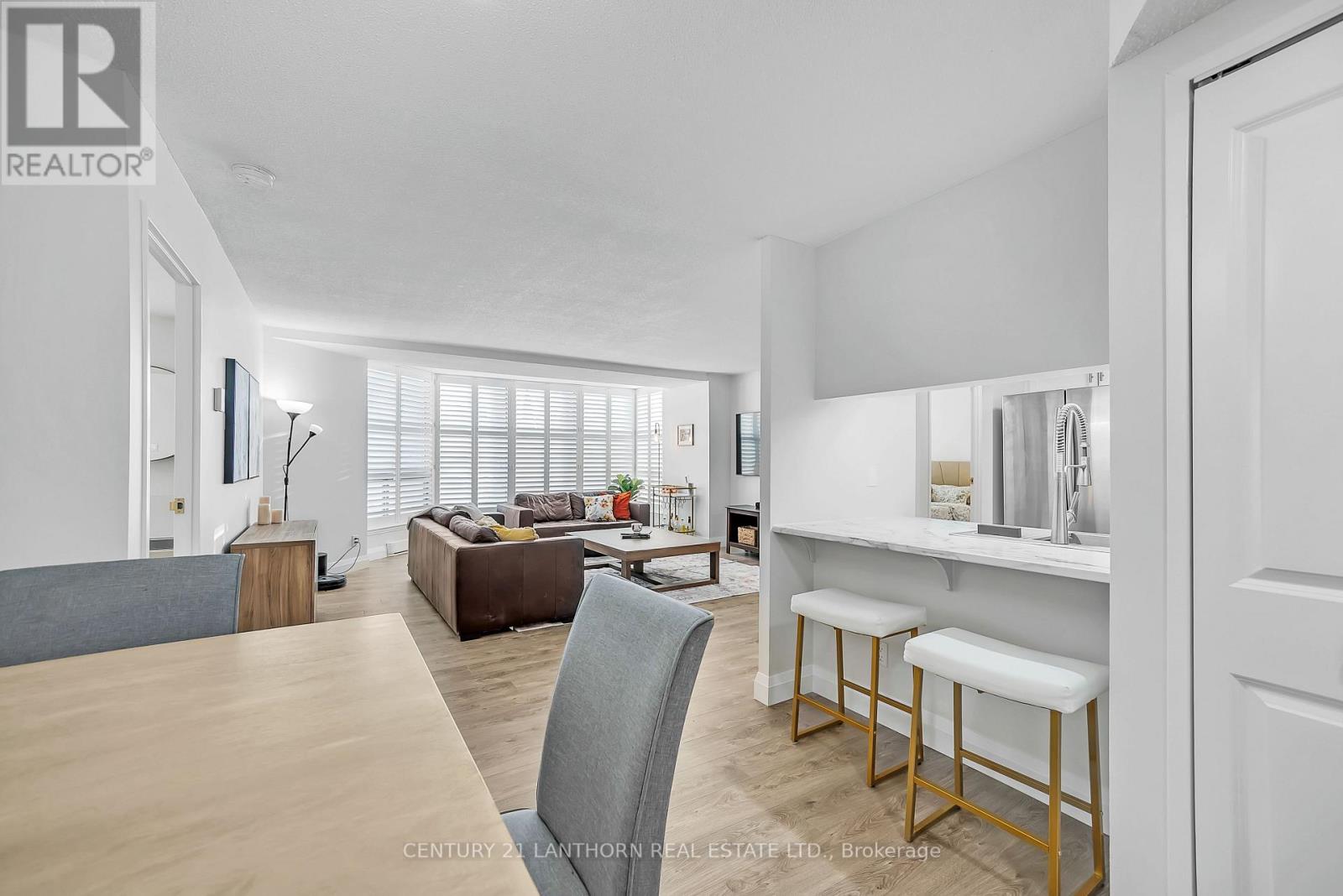 205 - 350 Front Street, Belleville, Ontario  K8N 5M5 - Photo 5 - X12506700