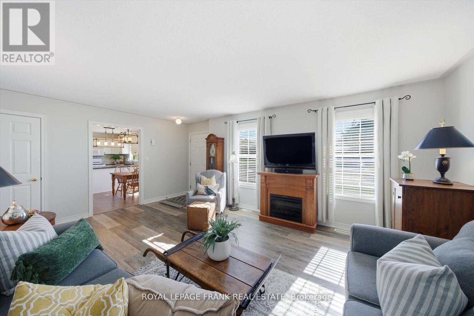 34 Riverview Road, Kawartha Lakes (Lindsay), Ontario  K9V 1B3 - Photo 10 - X12506846