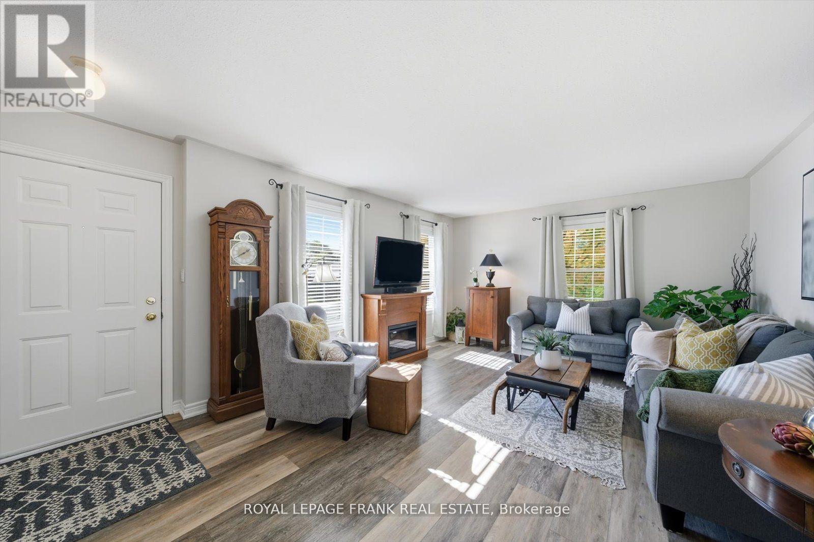 34 Riverview Road, Kawartha Lakes (Lindsay), Ontario  K9V 1B3 - Photo 7 - X12506846