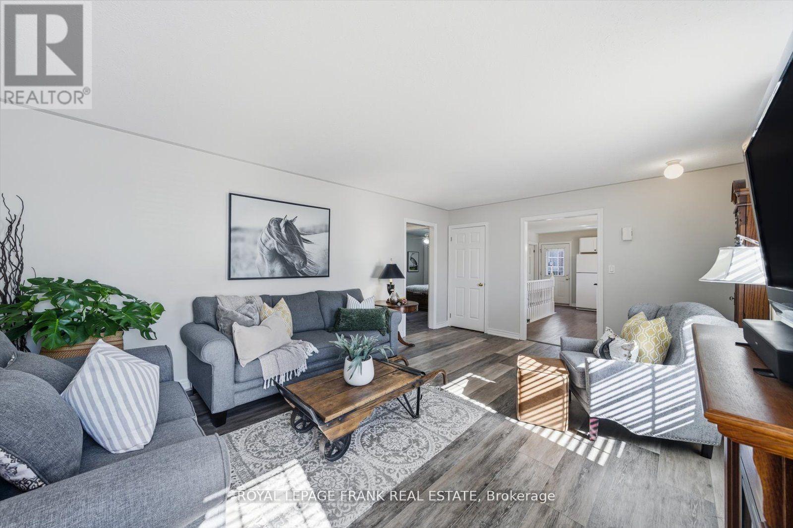 34 Riverview Road, Kawartha Lakes (Lindsay), Ontario  K9V 1B3 - Photo 9 - X12506846